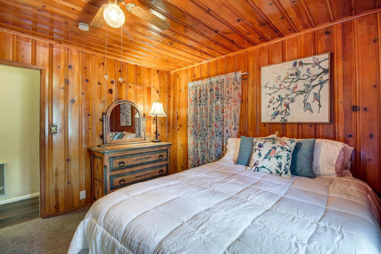 Laptop-Friendly Lakeside Cottage Stay With Gas Grill Пайнтоп-Лейксайд Екстер'єр фото